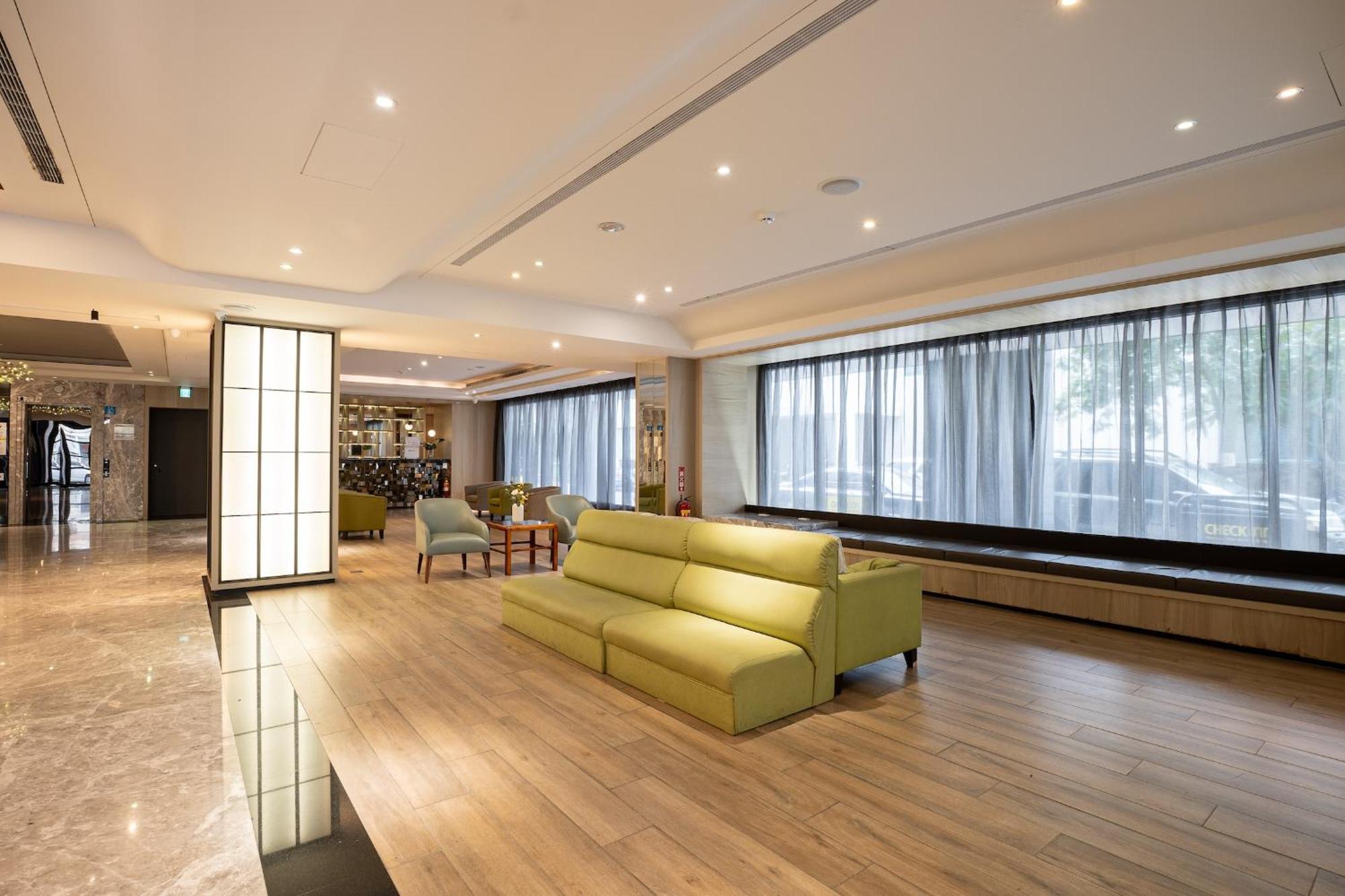 Check Inn Taichung Wenxin Zhongqing Exterior photo