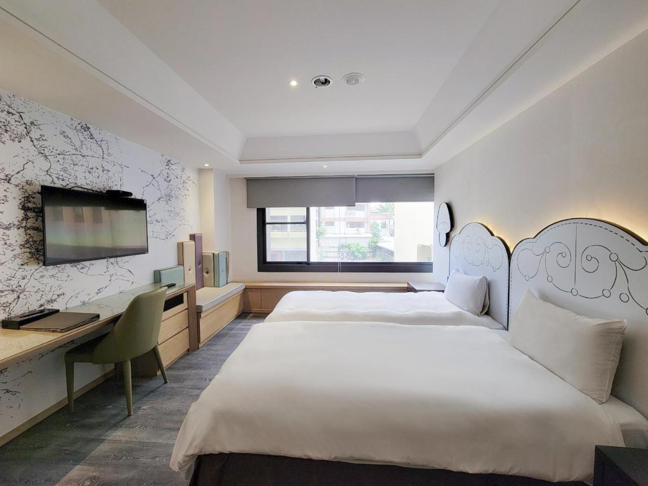 Check Inn Taichung Wenxin Zhongqing Exterior photo