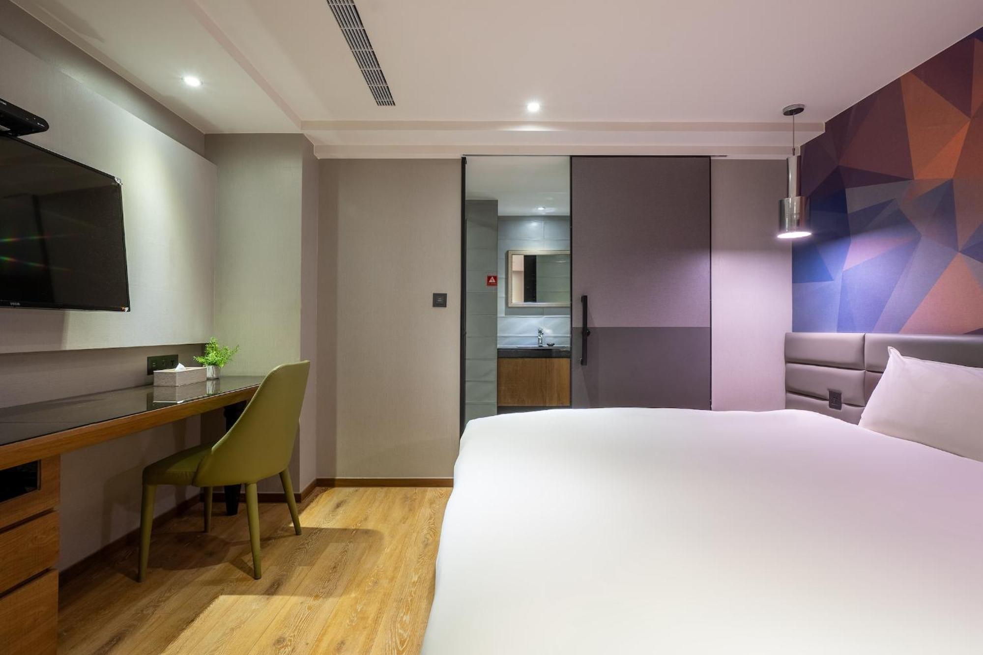 Check Inn Taichung Wenxin Zhongqing Exterior photo