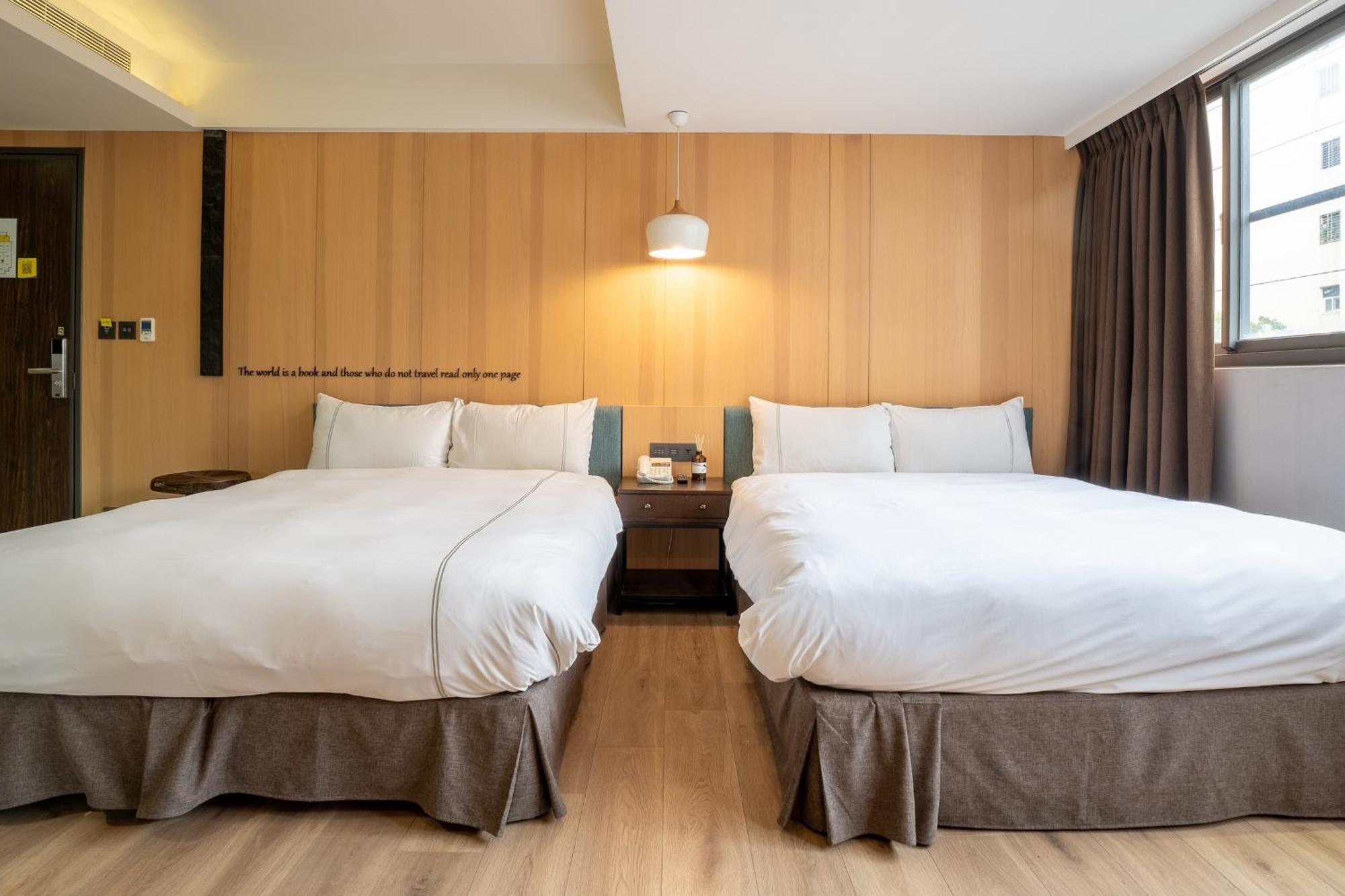 Check Inn Taichung Wenxin Zhongqing Exterior photo