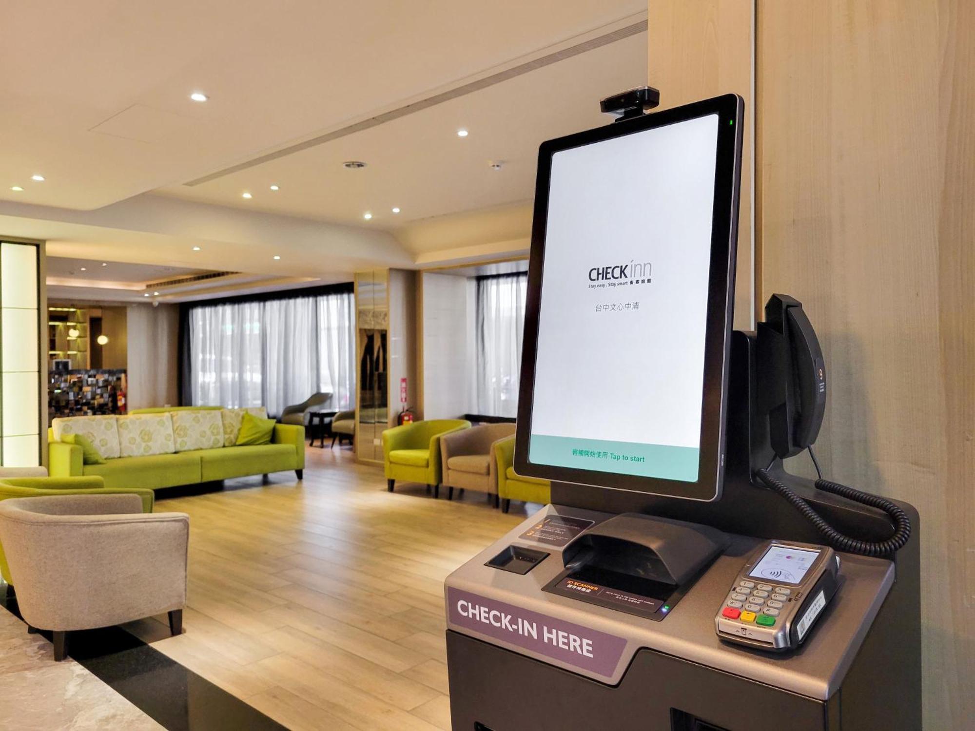Check Inn Taichung Wenxin Zhongqing Exterior photo