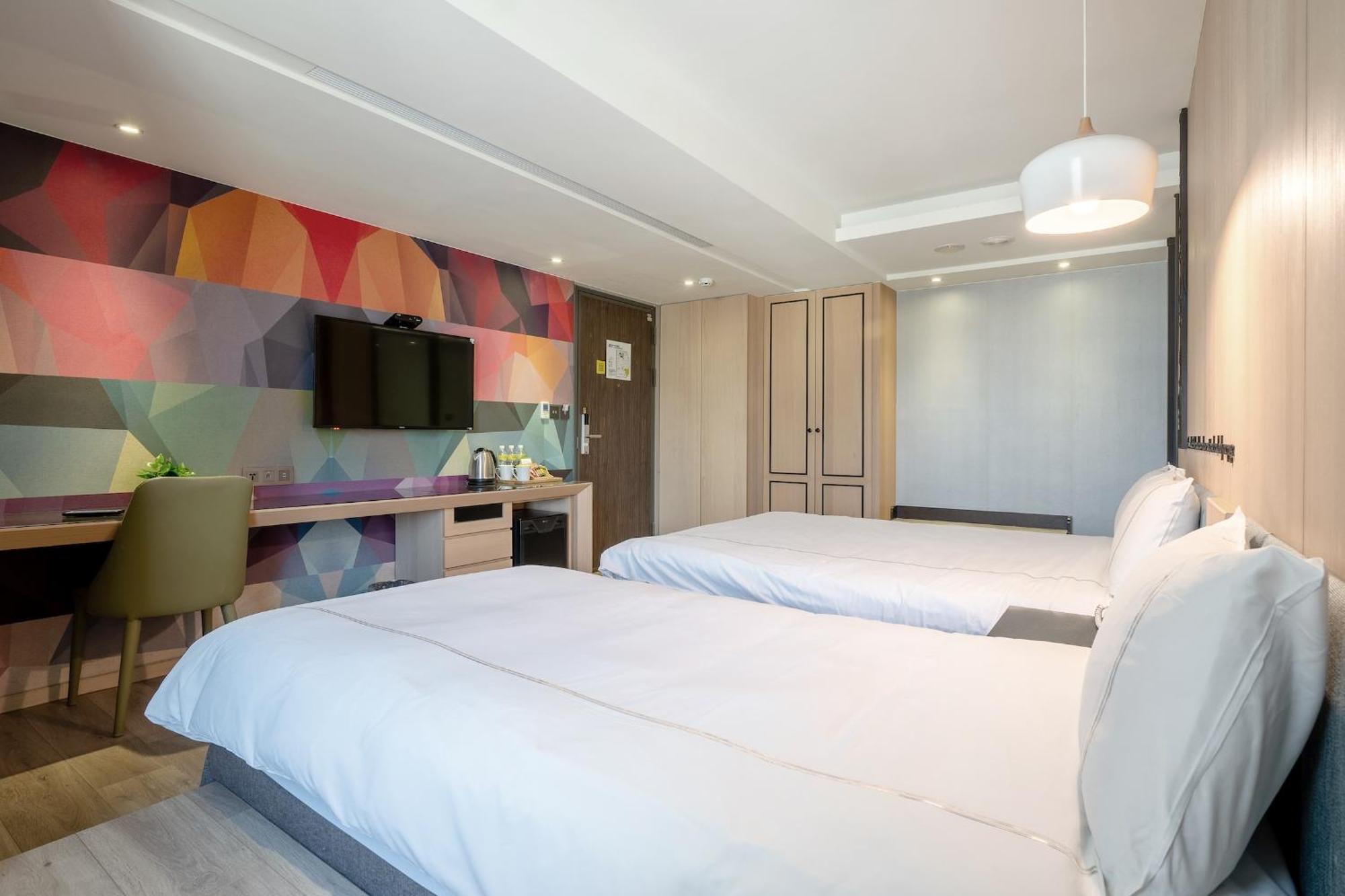 Check Inn Taichung Wenxin Zhongqing Exterior photo