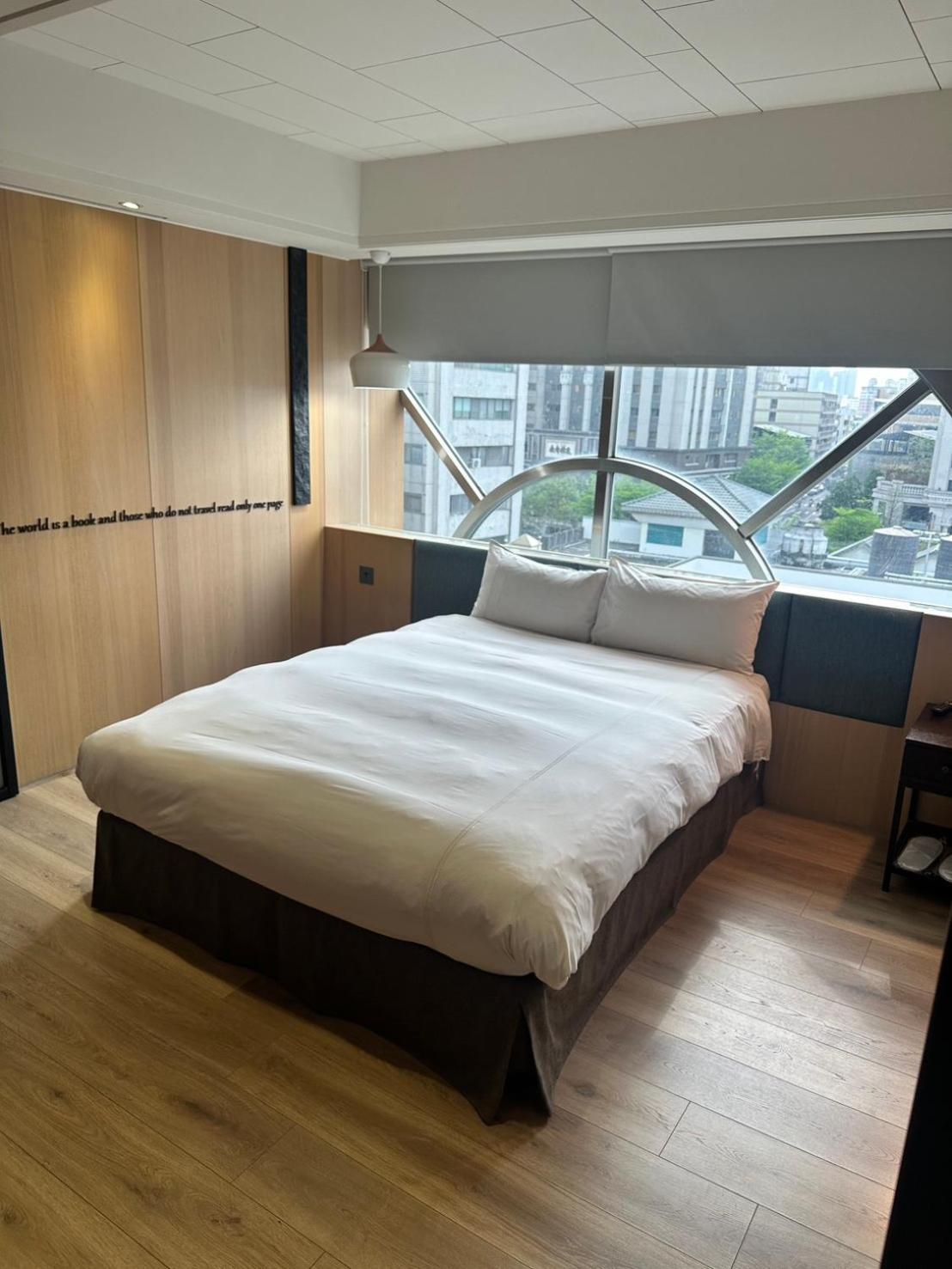 Check Inn Taichung Wenxin Zhongqing Exterior photo