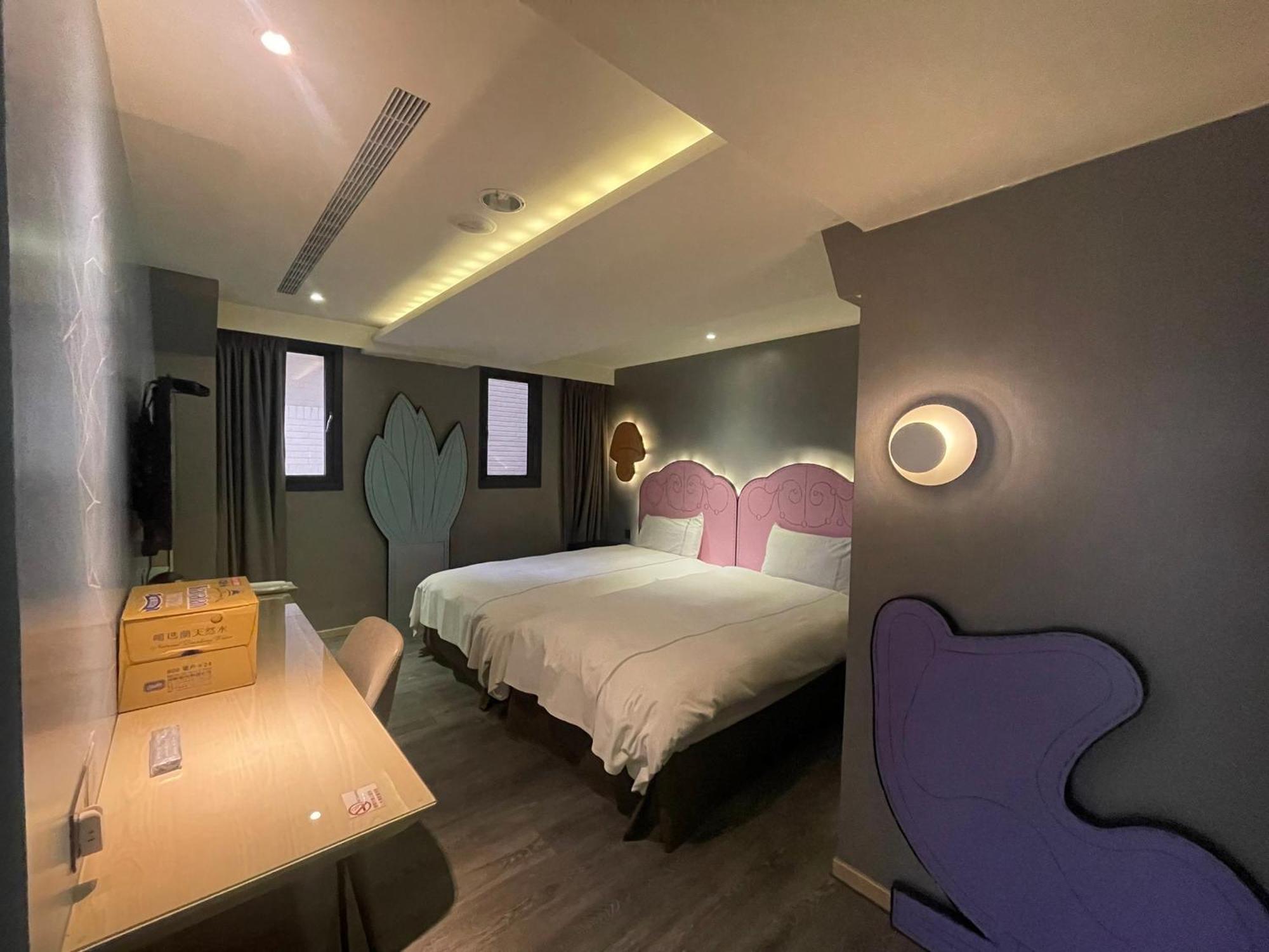 Check Inn Taichung Wenxin Zhongqing Exterior photo